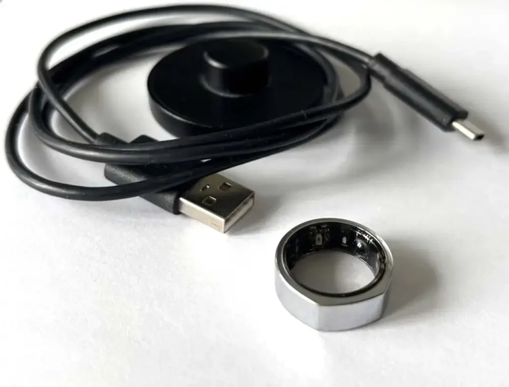 Oura Ring Silver (Gen 3) Size 7 - Charger Included